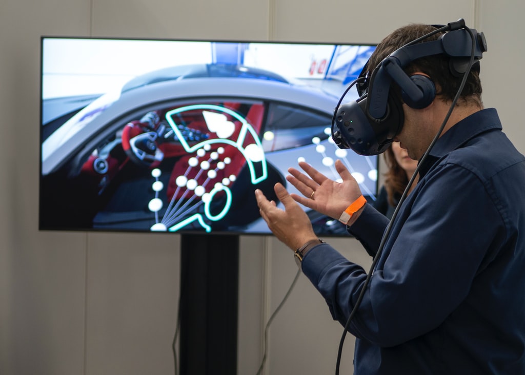 Virtual Reality (VR) Technology